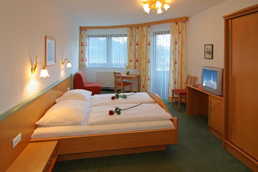 Hotel Garni Romantik Fuegen Bilik gambar